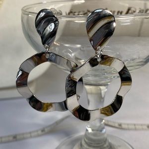 Abstract modernist open wavy hoop earrings